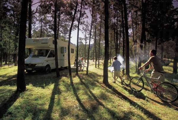 Flinders Ranges National Park 設露營的設施,讓大家能進一步體驗箇中風光。(相片來源:南澳洲旅遊局) 弗林德斯山脈